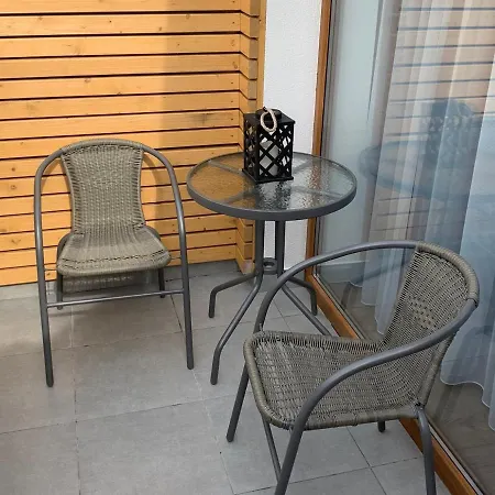 Blu M Z Basenem Apartment