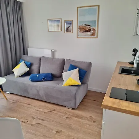 Blu M Z Basenem Apartment
